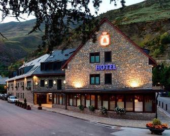 Hotel y Apartamentos Vilagaros - Naut Aran - Building