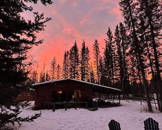 Riverside Bragg Creek Cabin in the Heart of Town - Bragg Creek - Building