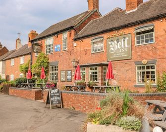 7 The Green - Lichfield - Building