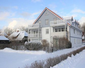 Haus zum Strand 2 4 - Wustrow (Darss) - Gebäude