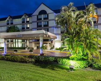 Holiday Inn Express & Suites Ft Lauderdale N - Exec Airport - Fort Lauderdale - Gebouw