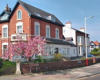 The Shelbourne - Southport - Building
