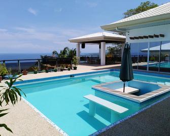 Seaview Mansion Dalaguete Apartment 4 -Family - Dalaguete - Piscina