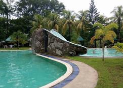 Whymi's Place In Subic - Subic Bay Freeport Zone - Pool