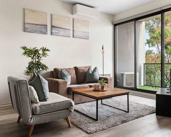 A Cozy & Modern Apt Near to Flemington Races - Melbourne - Living room