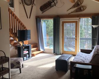 Beautiful Streamside Condo 1-1/2 mi from Taos Ski Valley! - Taos Ski Valley - Sala de estar