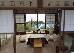 A farm surrounded by the primeval forest on the goddess island of Miyajima - Hatsukaichi - Living room