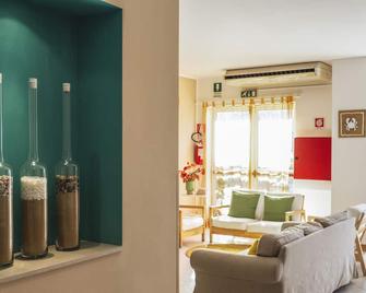 Hotel Baia Del Sole - רגוזה - סלון