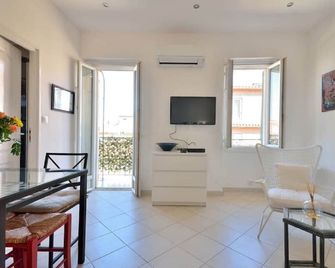 Mont Chevalier by Welcome to Cannes - Cannes - Jadalnia