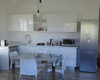 Camps Bay Apartment - Cape Town - Kitchen