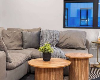 Steps from the Lake Edgewater Modern 2BD 2BA - Chicago - Soggiorno
