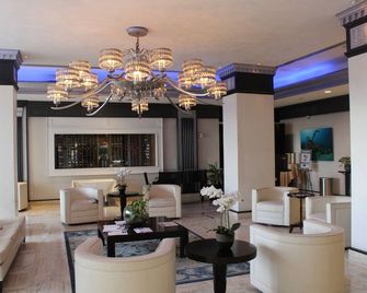 Ocean Manor Hotel Beachfront Resort living - פורט לודרדייל - לובי