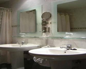 Hotel Praderón - San Sebastián de los Reyes - Bathroom