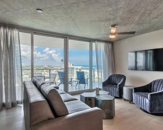Max Beach Resort - Biển Daytona - Phòng khách