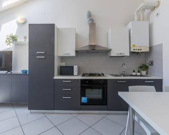 La Piccola Venezia Apartment - Comacchio - Cocina