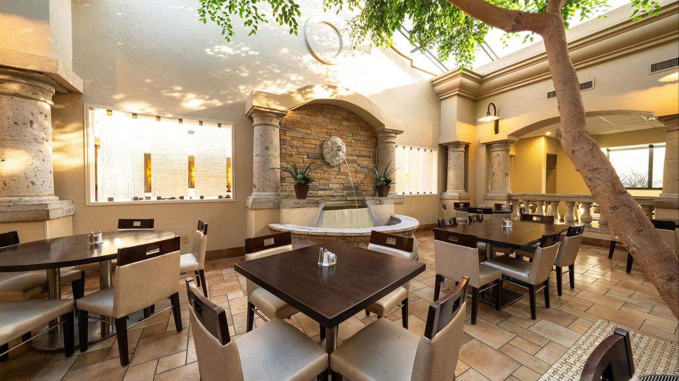 DoubleTree by Hilton Hotel Houston Hobby Airport