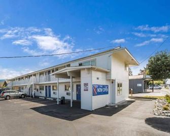 Comfy King Beds|pool|free Wifi&tv - Burlington - Будівля