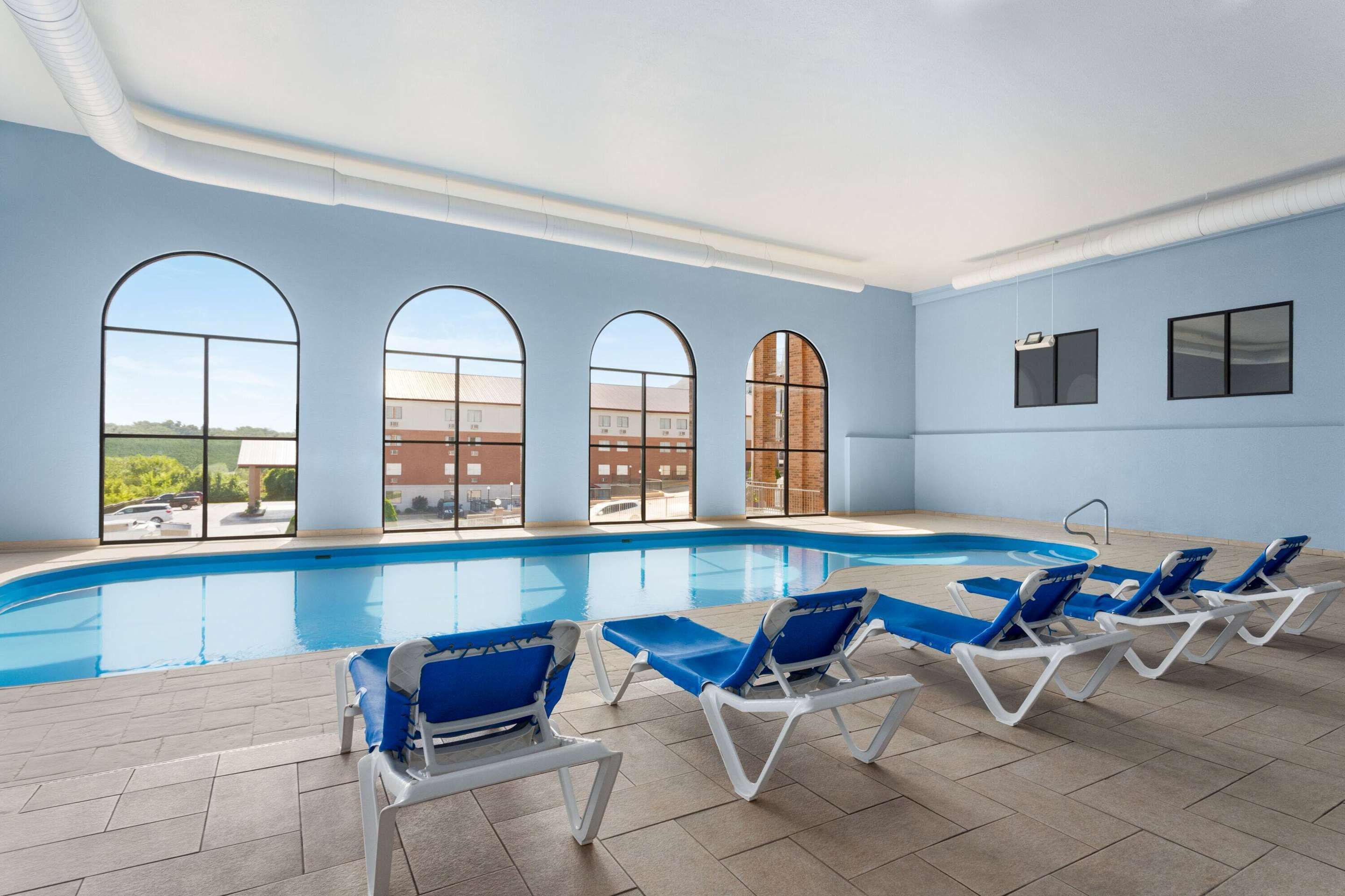 AmericInn by Wyndham Branson & Conference Center - ברנסון - בריכה