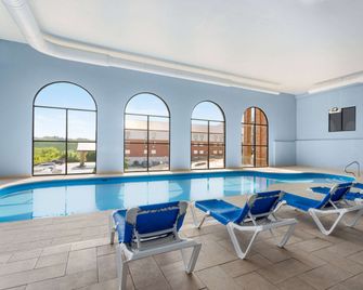 AmericInn by Wyndham Branson & Conference Center - Branson - Pool