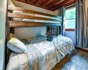 Appalachian Cabin Haven! Gateway to Lake Linville! - Mt Vernon