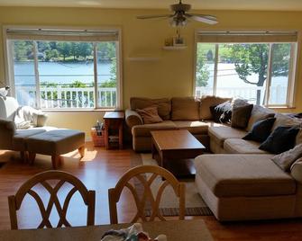 Rest And Relaxation Beautiful Findley Lake,ny - Findley Lake - Living room
