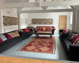 Amazing Stables Building,with 12 bedrooms, Lyndhurst, centre of New Forest! - Lyndhurst