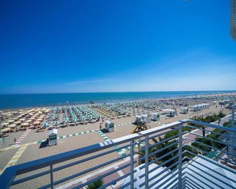 Hotel Ariston - קאורלה - חוף