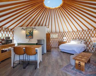 Wine Country Yurt Paso Robles - Templeton - Bedroom