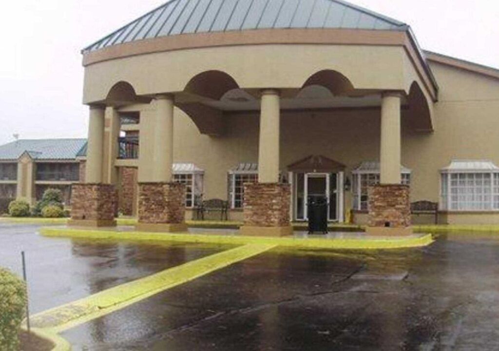 Rodeway Inn & Suites Nashville - La Vergne - Building