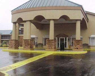 Rodeway Inn & Suites Nashville - La Vergne - Budova