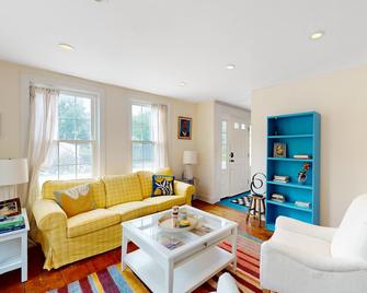 The Sugar House - Bridgewater - Living room