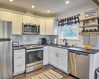 Updated Port Orchard Home, Walk to Water - Port Orchard - Cocina