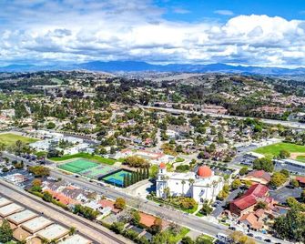 Casa de Vaqueros! Family&Pet Friendly! 3mi to the Beach! - San Juan Capistrano - Vista del exterior