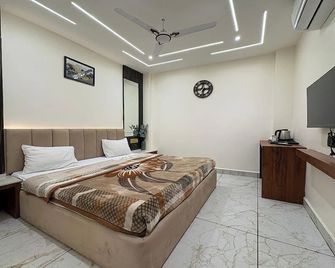 Hotel Anantshree Inn Shree Mahakaleshwar Temple Ujjain - Ujjain - Bedroom