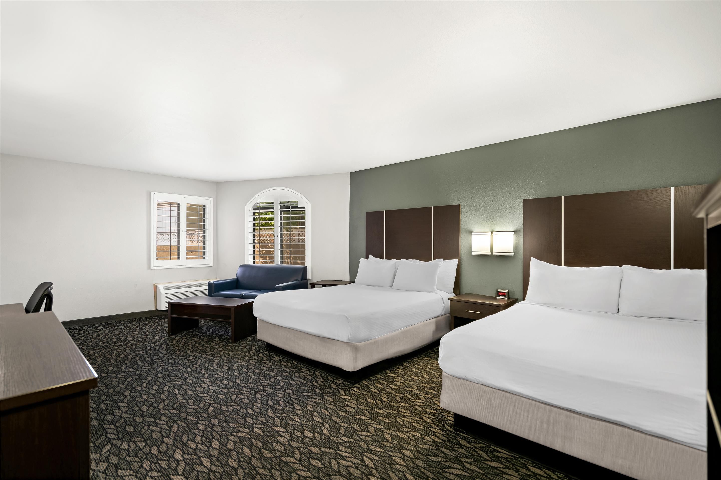 Best Western Desert Villa Inn - ברסטאו - חדר שינה