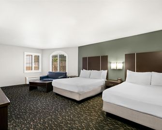 Best Western Desert Villa Inn - ברסטאו - חדר שינה