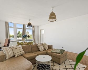 Classic Zurenborg Apartment Near Berchem Station - Amberes - Sala de estar