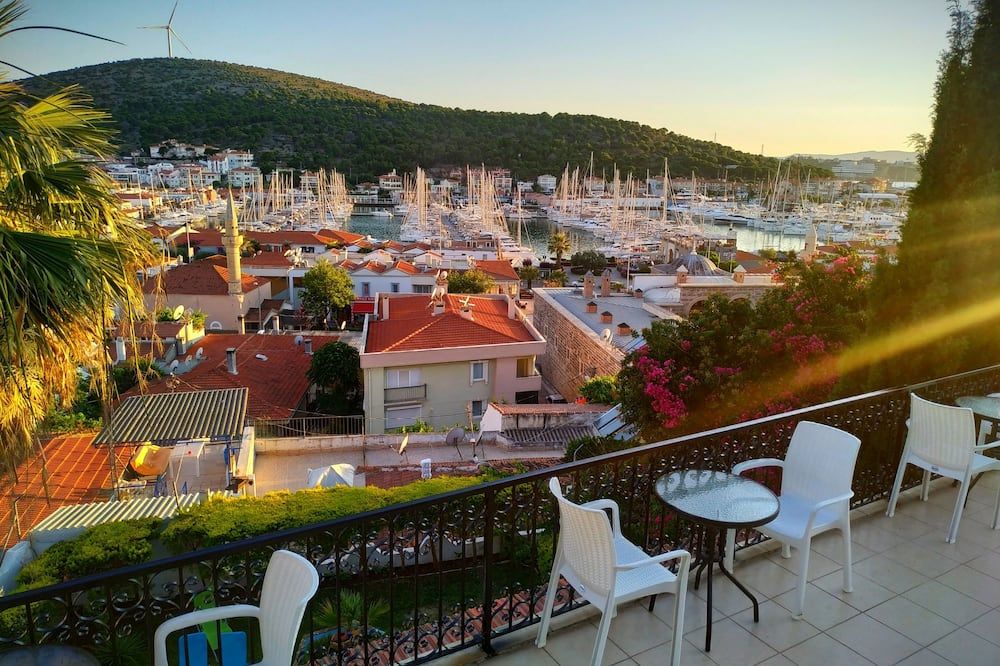 Yalcin Hotel - צזמה - מרפסת