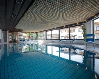 Hotel Bellevue - Seeboden - Pool