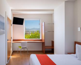 One Puerto Vallarta Aeropuerto - Puerto Vallarta - Bedroom