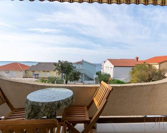 Apartments by the sea Mandre, Pag - 3084 - Kolan - Balcony