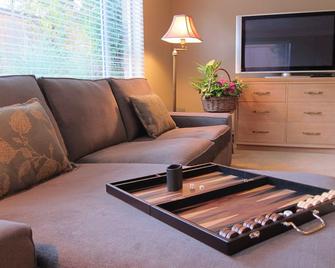 Residential Wallingford Centrally Located - Seattle - Living room