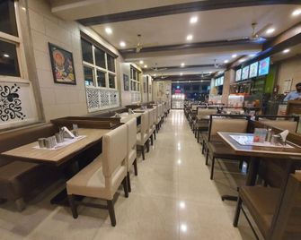 Hotel K N Park - Bhiwandi - Restaurante