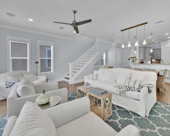 Anna's Beach House Walk-Out To 30A in Seacrest- Pet-Friendly - Rosemary Beach - Living room