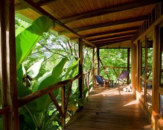 Yacaratia Lodge - El Soberbio - Балкон