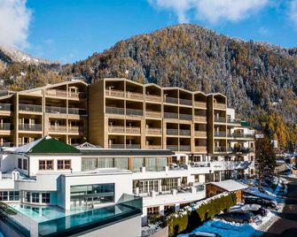 Hotel And Spa Falkensteinerhof - Rio di Pusteria - Building