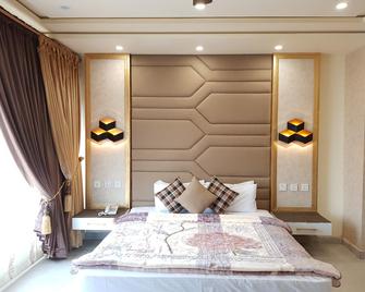 Hotel Avalon Suites - Multān - Bedroom