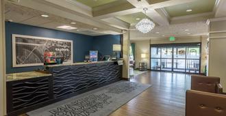 Hampton Inn Eugene - Eugene - Receptionist