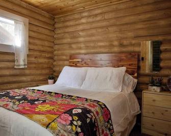 The Marigold Cabin with Mountain Views - Lake City - Bedroom
