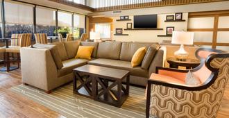Drury Inn & Suites Paducah - Paducah - Living room